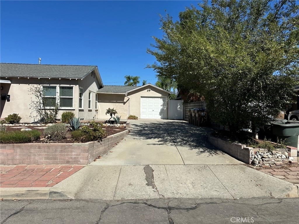 437 Cucamonga - Photo 3
