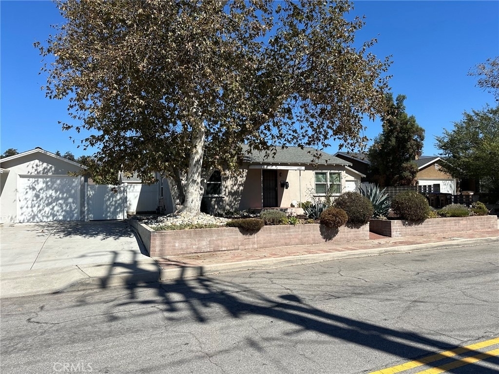 437 Cucamonga - Photo 2
