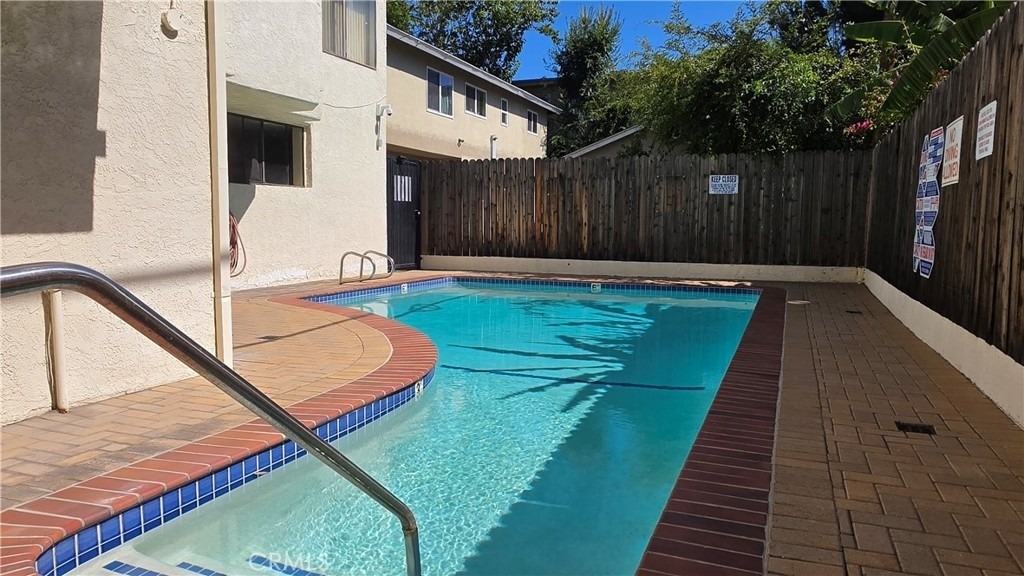 5255 Bellingham - Photo 1