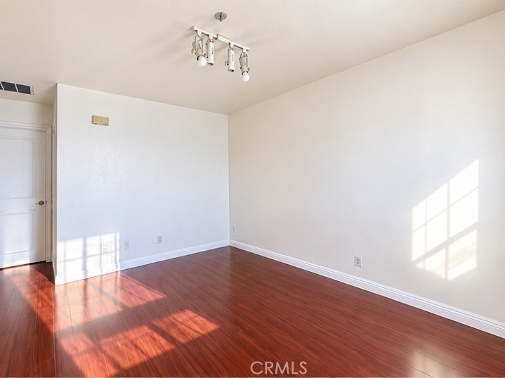 313 S Curtis Avenue - Photo 4