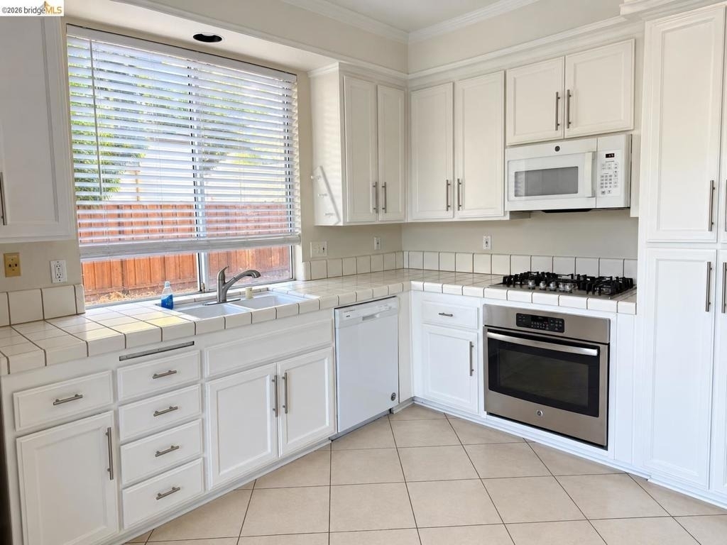 517 Eaker Way - Photo 4