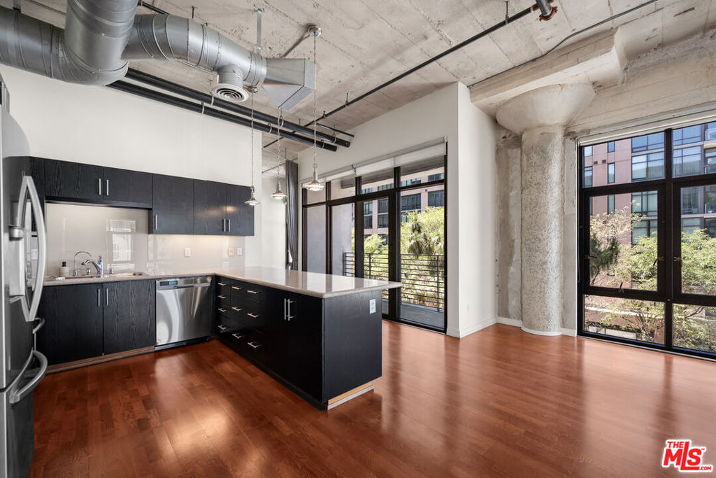 330 W 11th Street - Photo 2