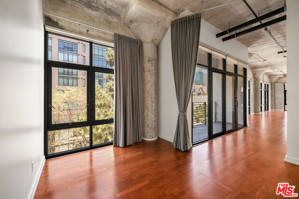 330 W 11th Street - Photo 10