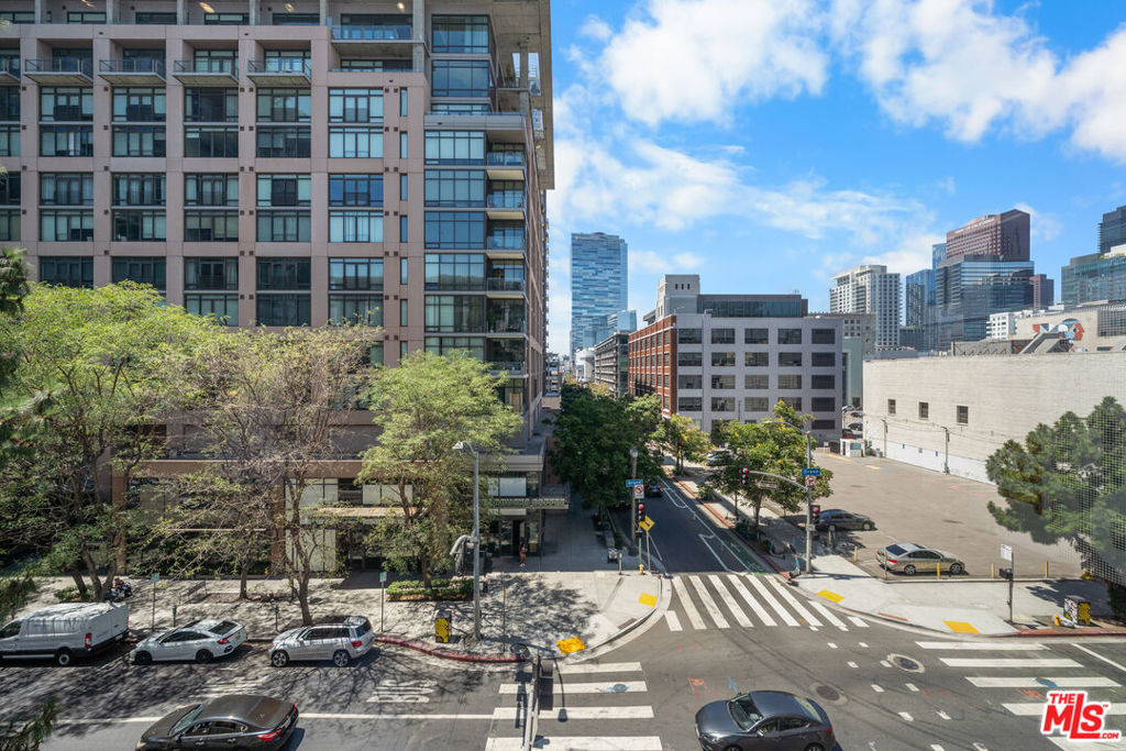 330 W 11th Street - Photo 18