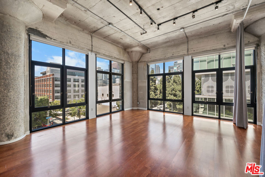 330 W 11th Street - Photo 15
