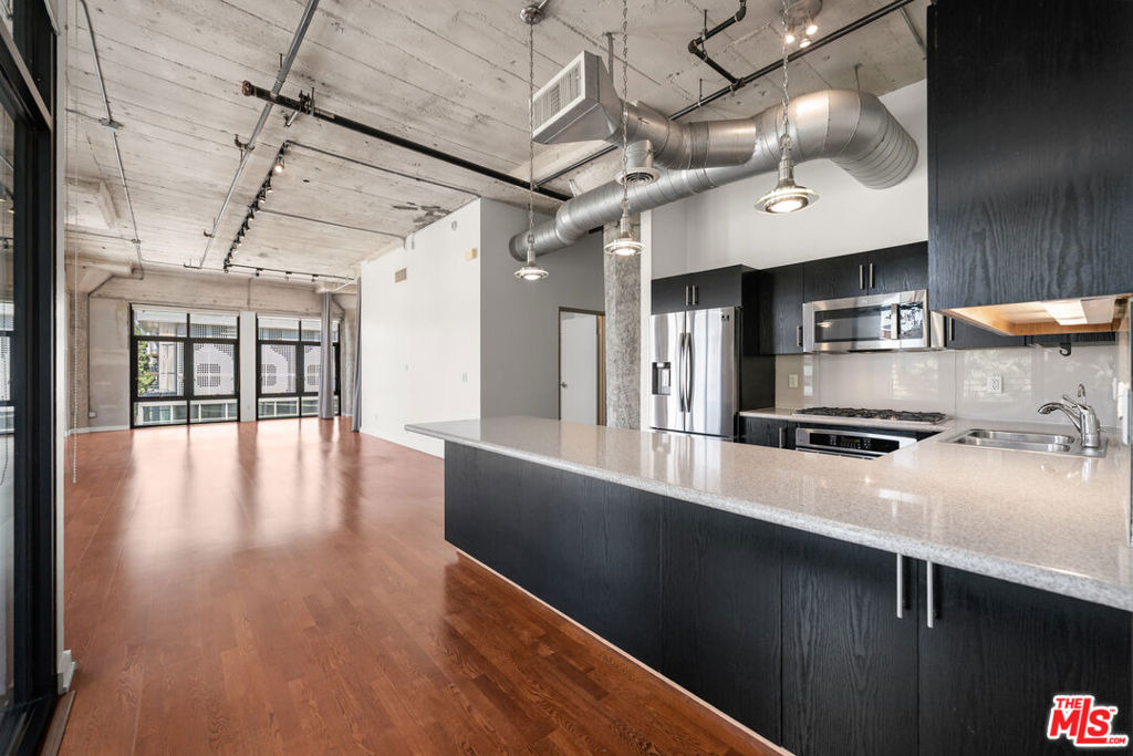 330 W 11th Street - Photo 11