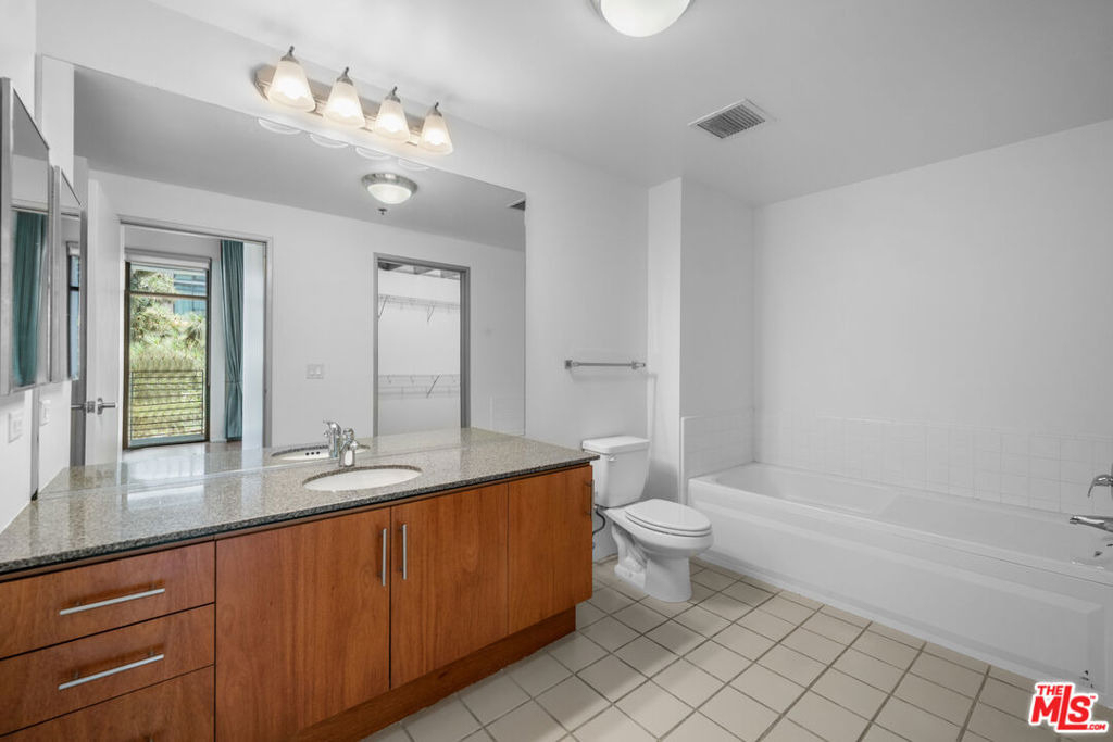 330 W 11th Street - Photo 6