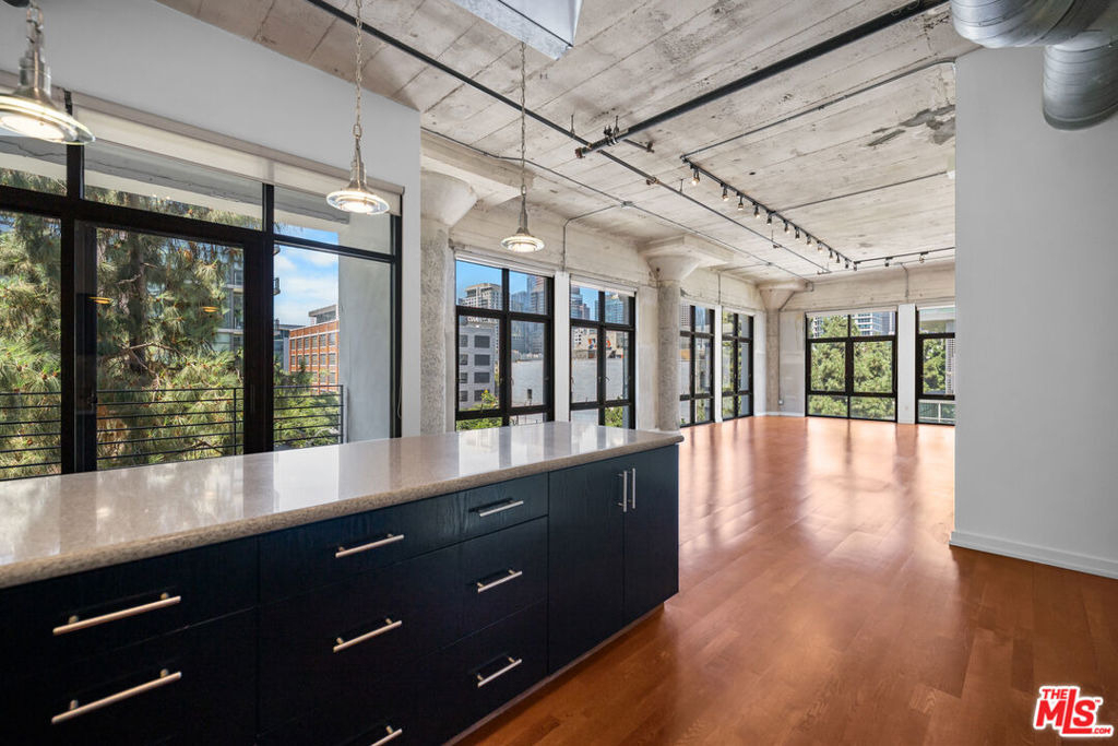 330 W 11th Street - Photo 0