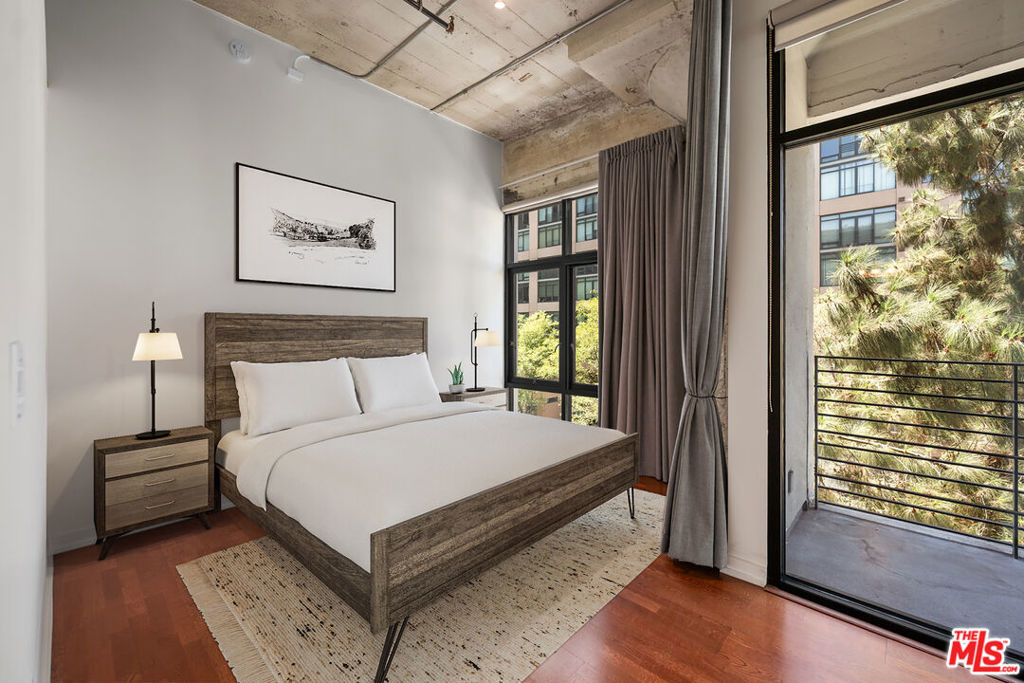 330 W 11th Street - Photo 8