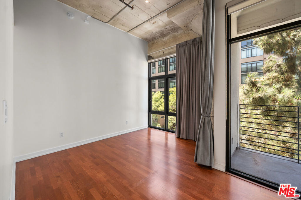 330 W 11th Street - Photo 9