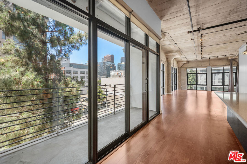 330 W 11th Street - Photo 3