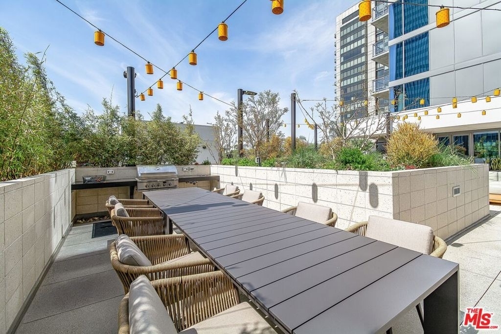 330 W 11th Street - Photo 38