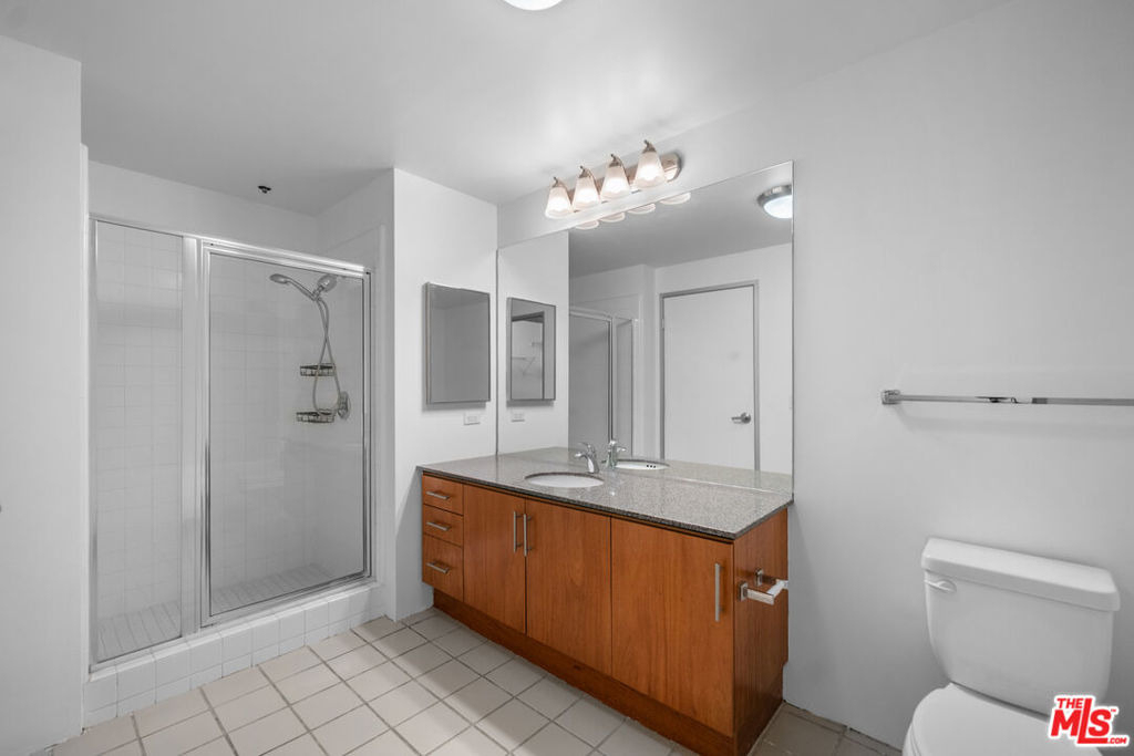 330 W 11th Street - Photo 7
