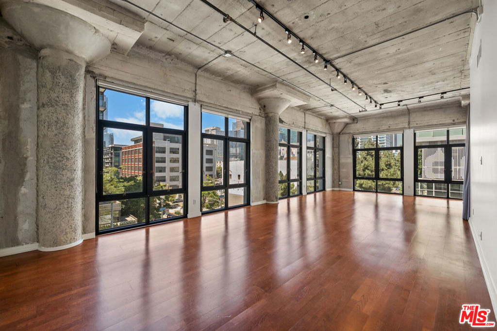330 W 11th Street - Photo 13