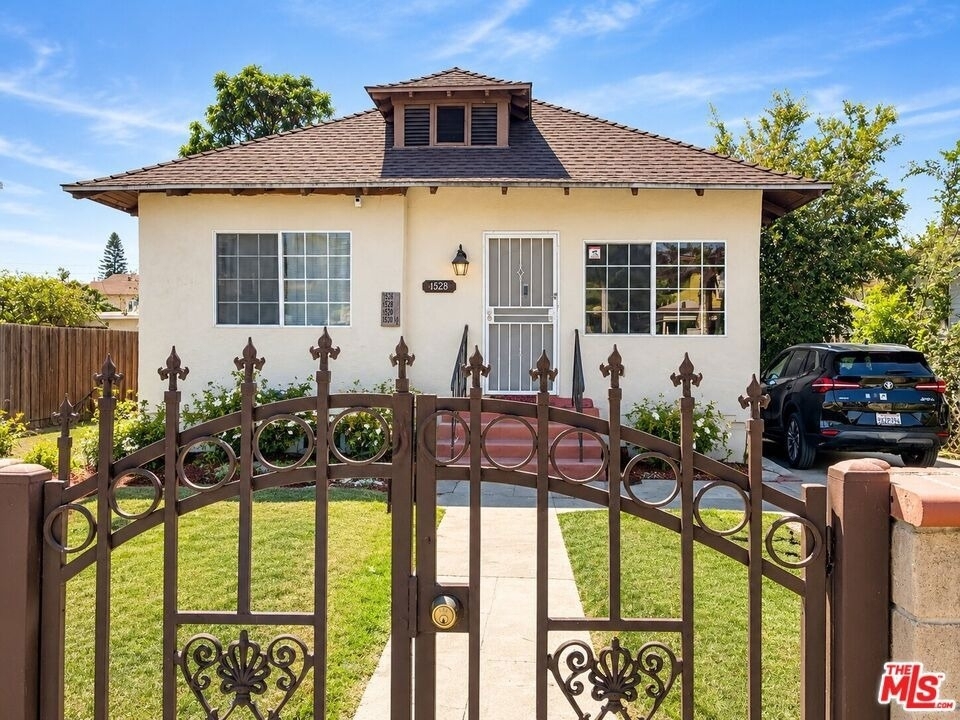 1528 W 28th Street - Photo 4