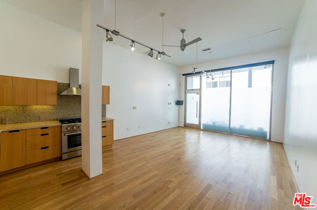 8 Brooks Avenue - Photo 3