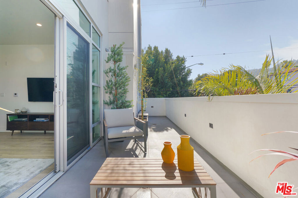 8210 Fountain Avenue - Photo 9