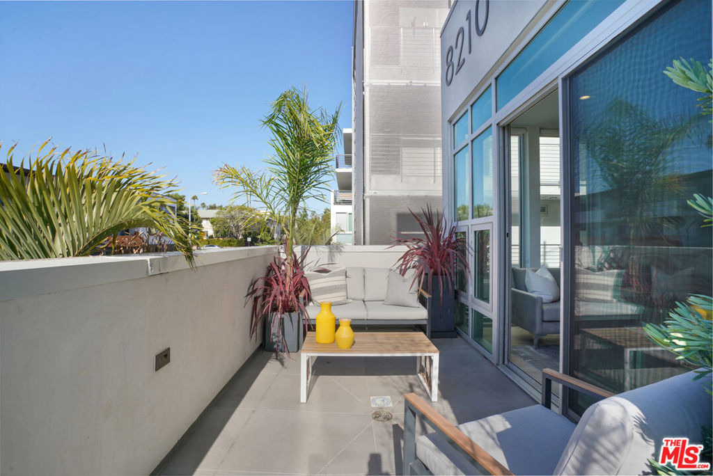 8210 Fountain Avenue - Photo 8