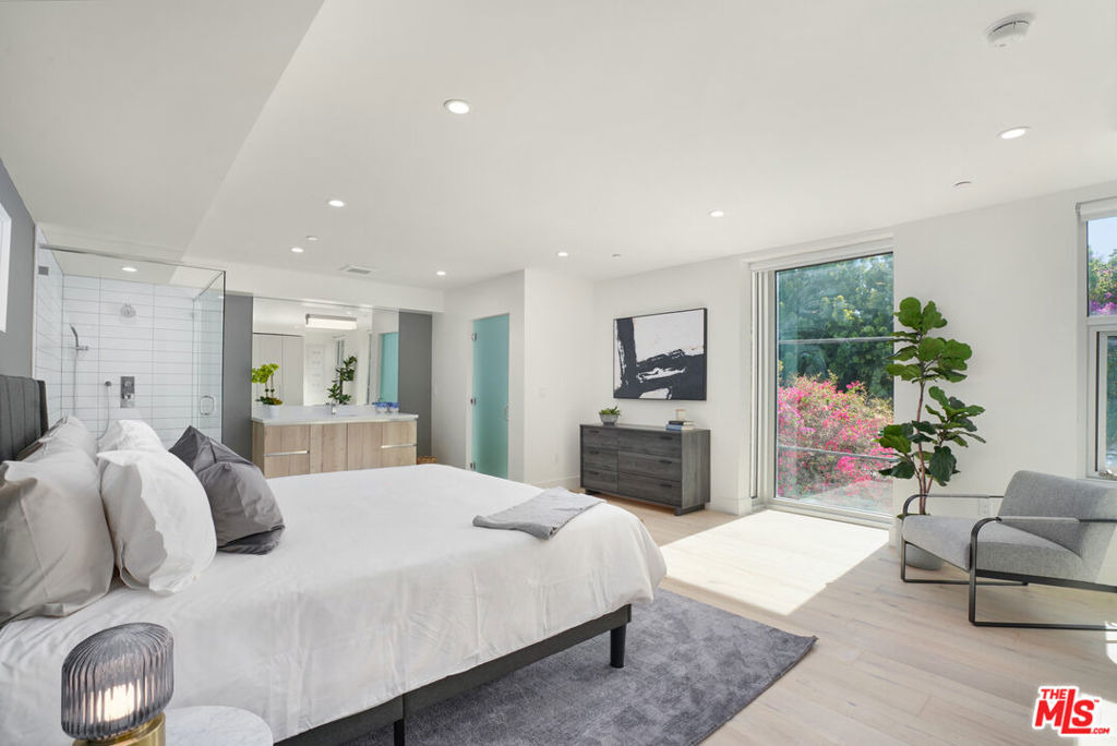 8210 Fountain Avenue - Photo 11