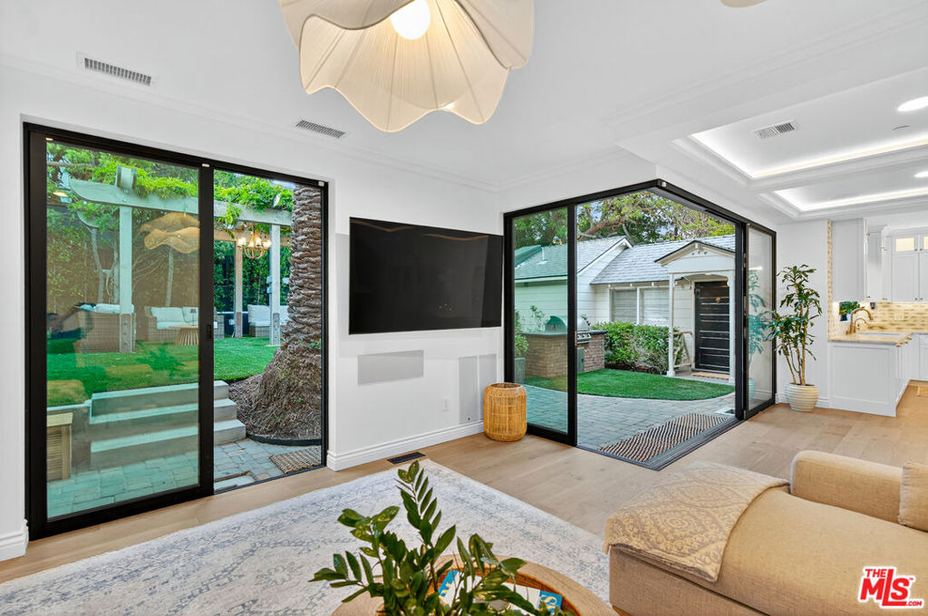 1733 Robson Avenue - Photo 11