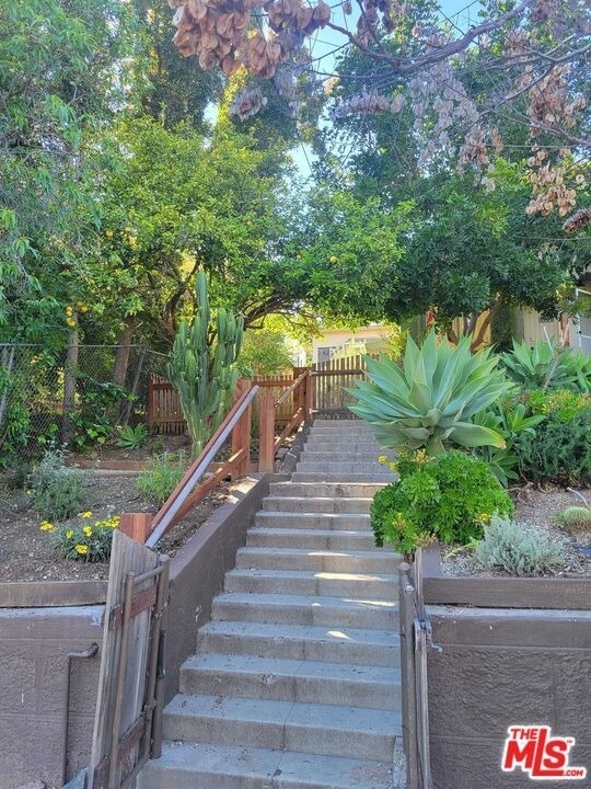 1961 Echo Park Avenue - Photo 10