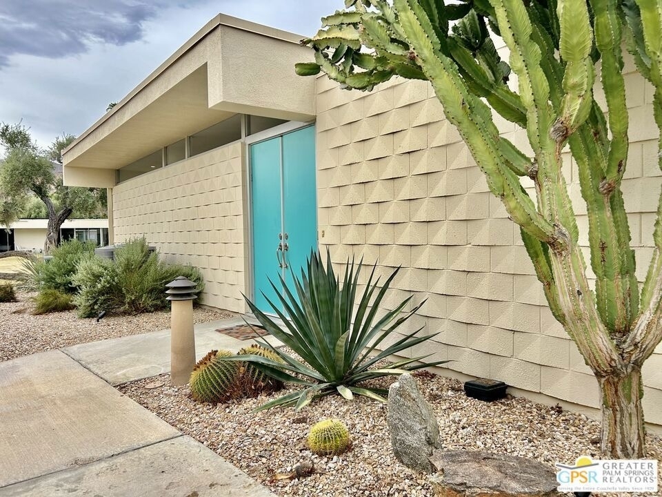 334 Desert Lakes Drive - Photo 1