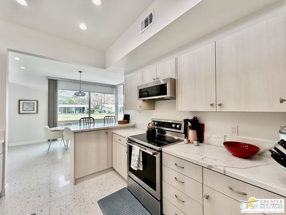 334 Desert Lakes Drive - Photo 2