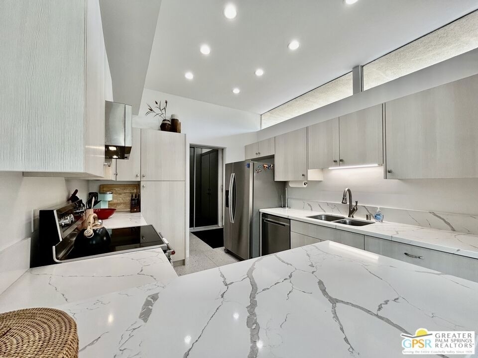 334 Desert Lakes Drive - Photo 3