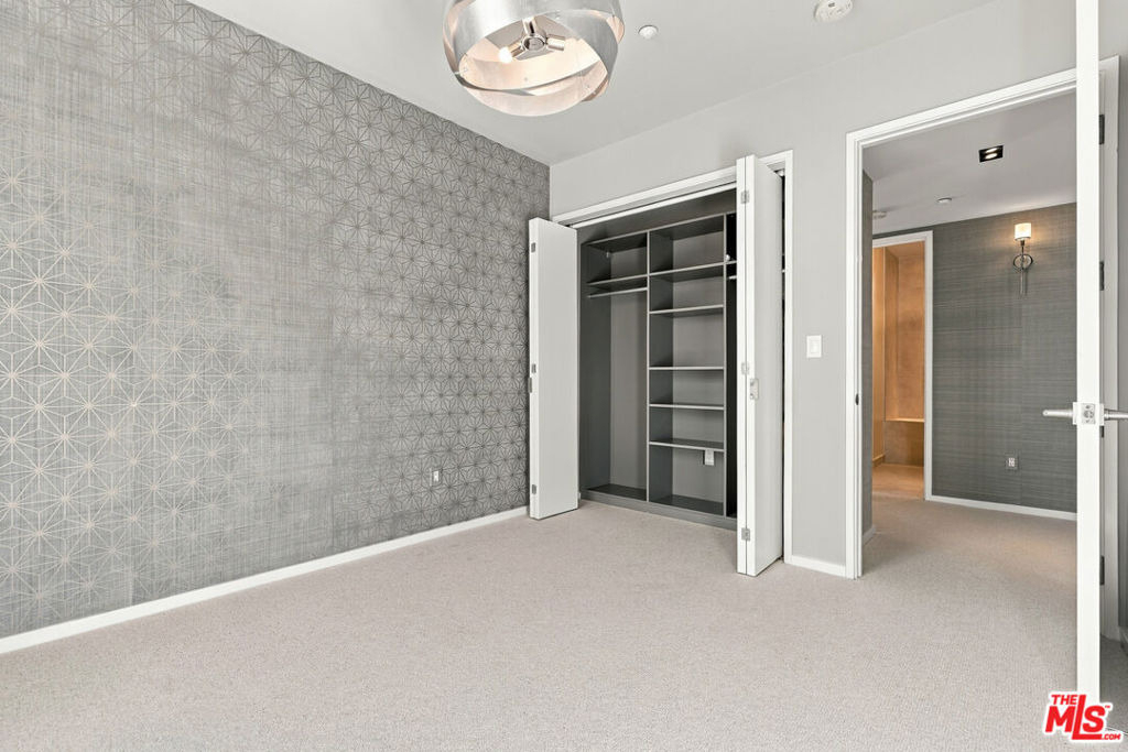 870 Haverford Avenue - Photo 29