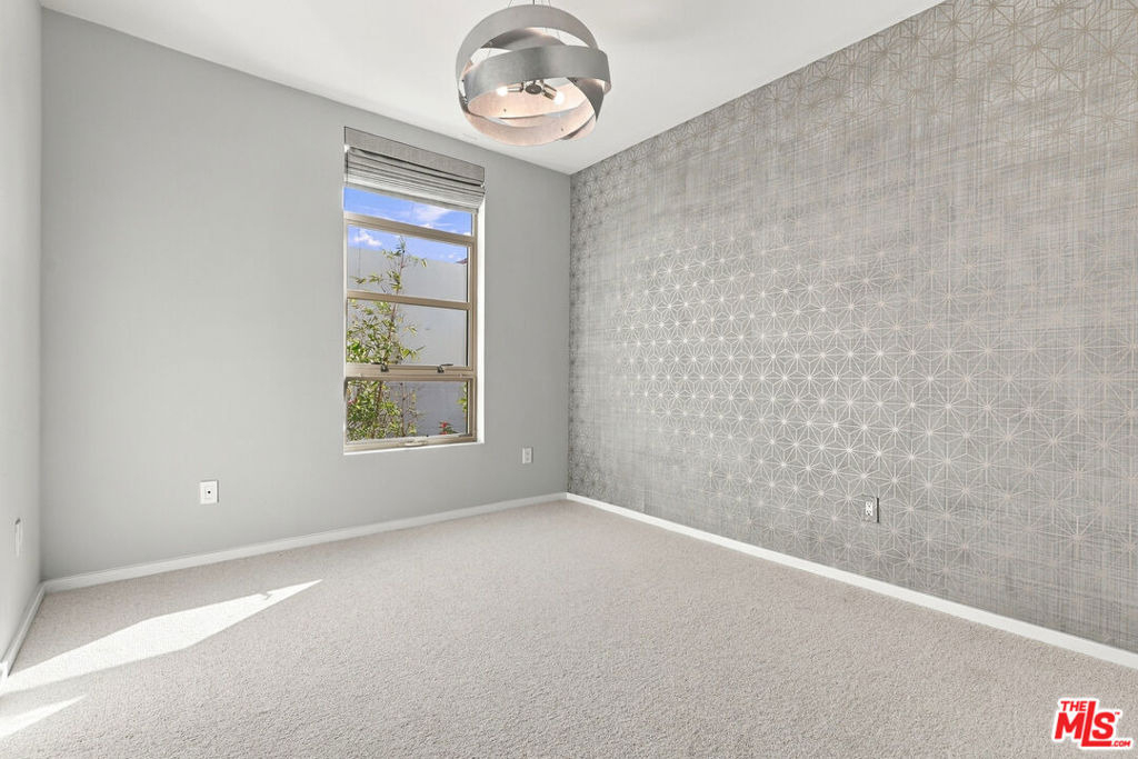 870 Haverford Avenue - Photo 26