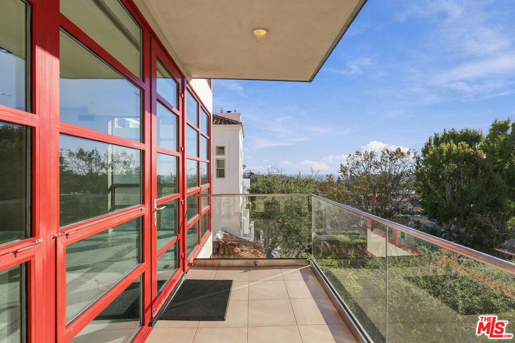 870 Haverford Avenue - Photo 4