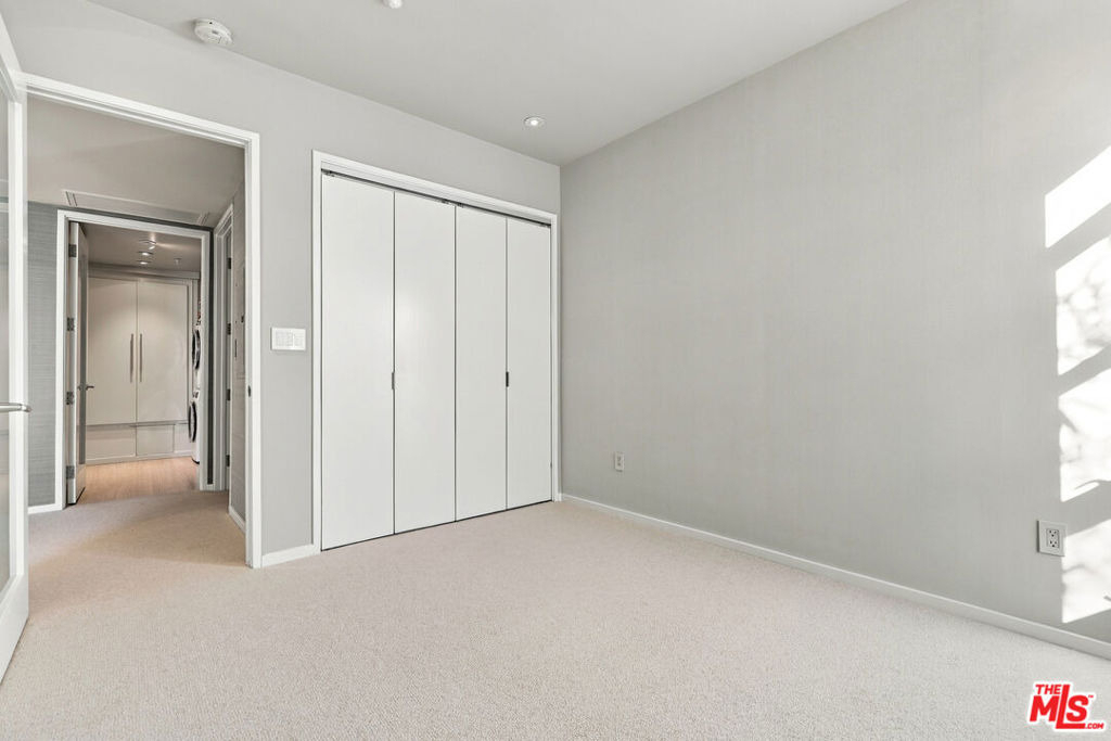 870 Haverford Avenue - Photo 33