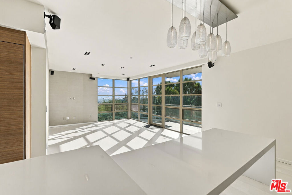 870 Haverford Avenue - Photo 19