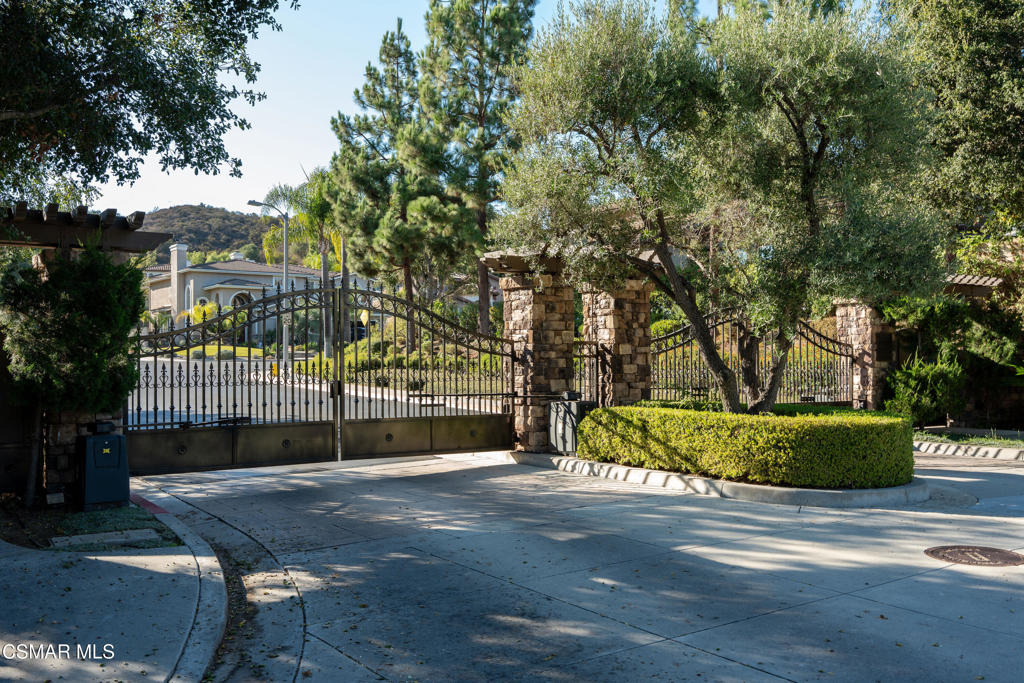 750 Huntsdale Court - Photo 4