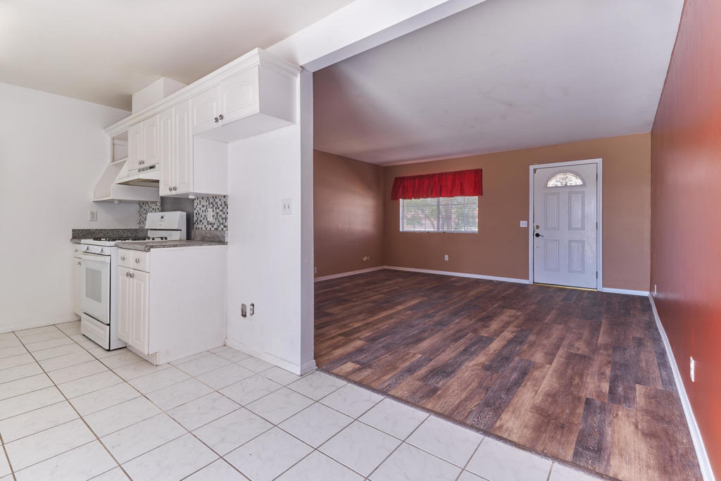 9464 Valencia Drive - Photo 7