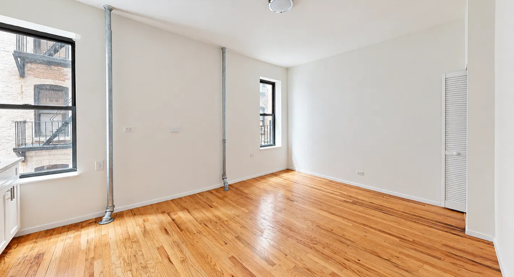 East 73rd Street - Photo 3