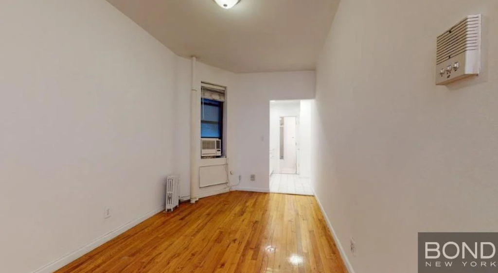 East 89th  Street - Photo 2