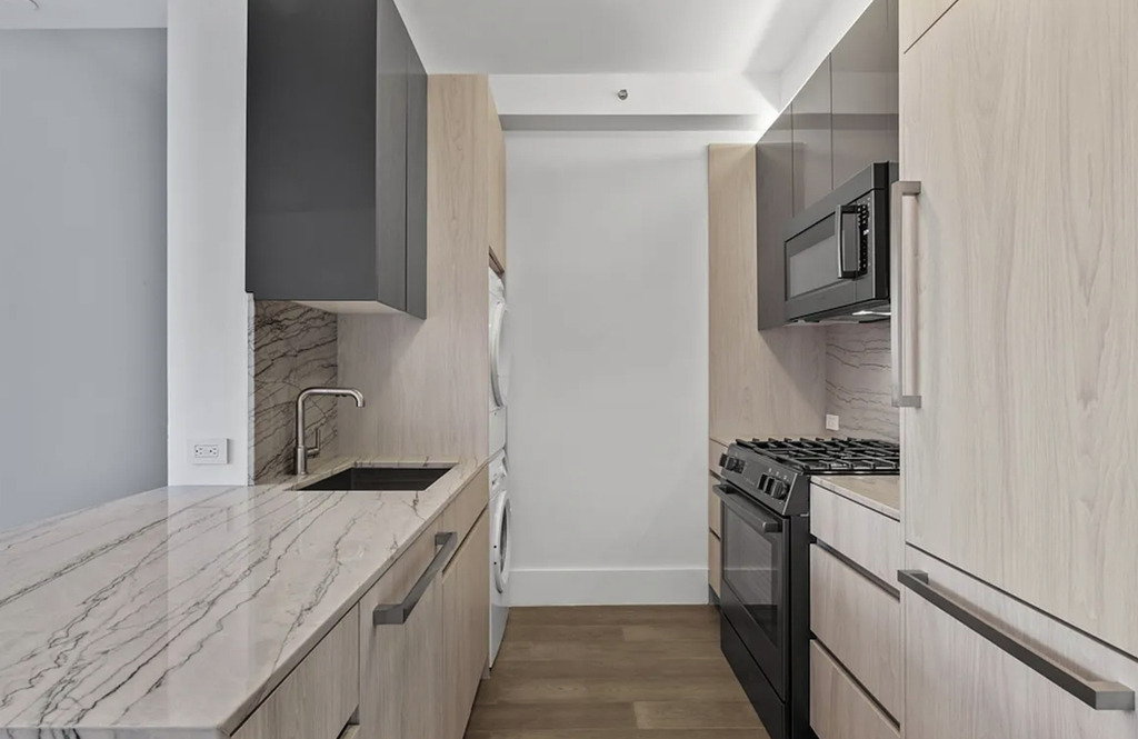 West 47th Street - Photo 1