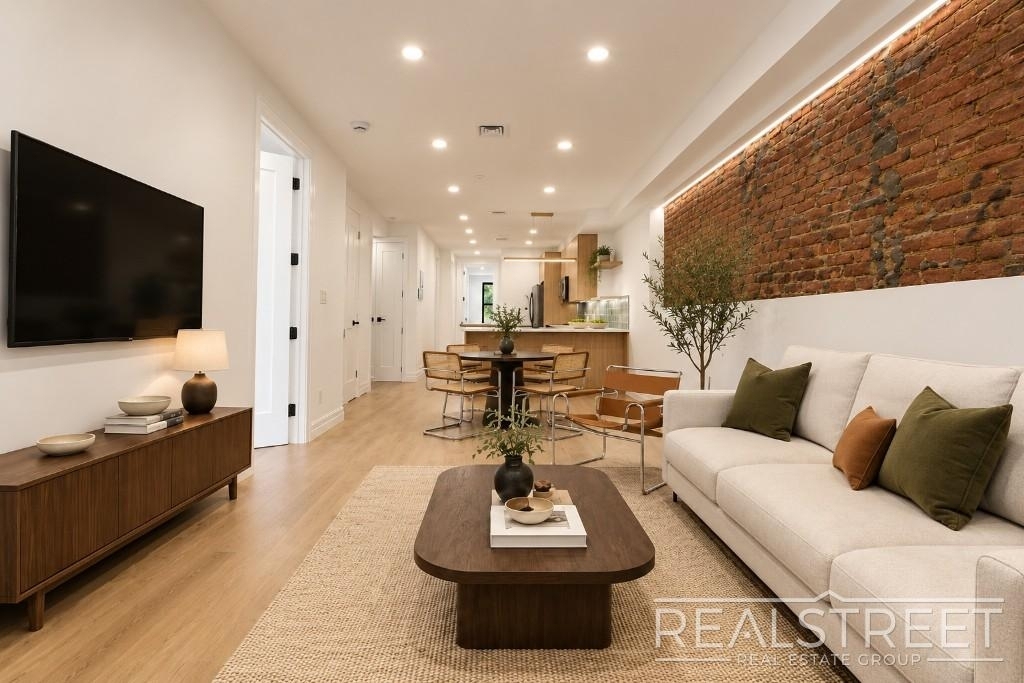 95 Ralph Avenue - Photo 1