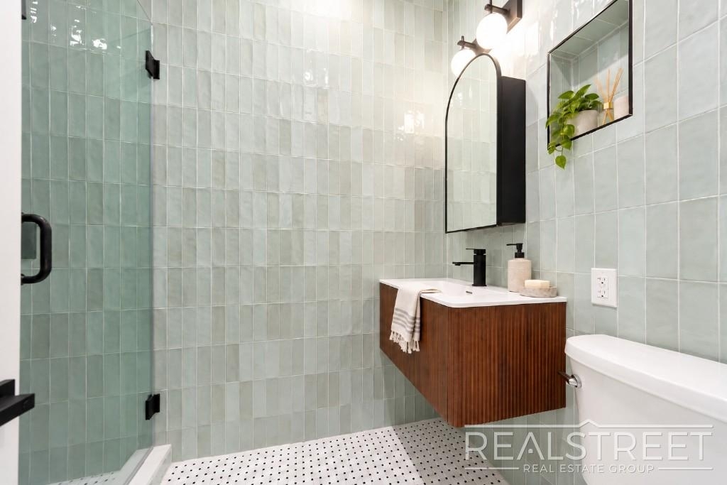 95 Ralph Avenue - Photo 6