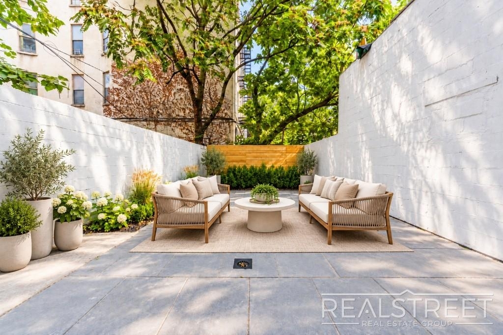 95 Ralph Avenue - Photo 12