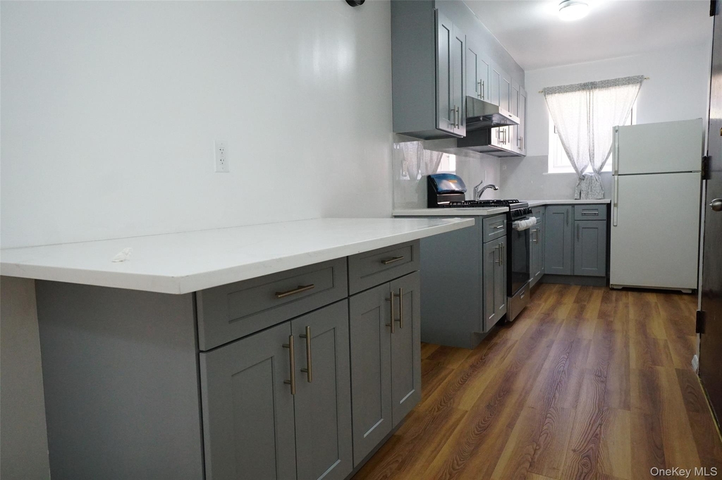 52-11 Seabury Street - Photo 4