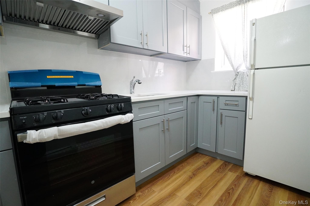 52-11 Seabury Street - Photo 3