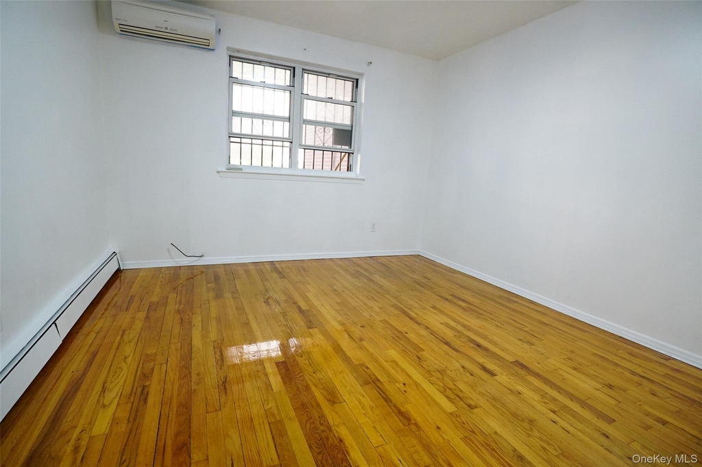52-11 Seabury Street - Photo 8