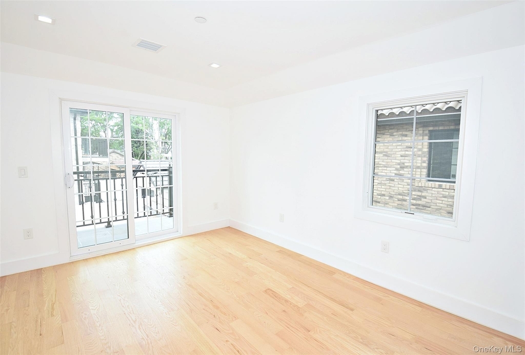 38-36 215st - Photo 11