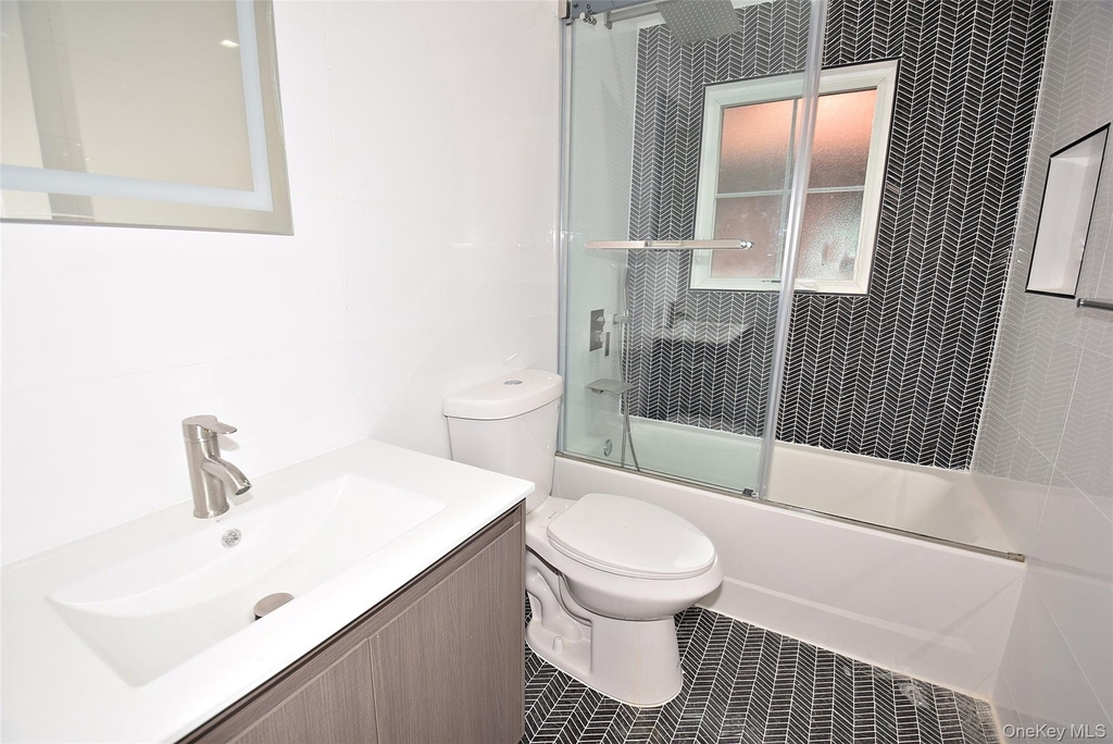 38-36 215st - Photo 9