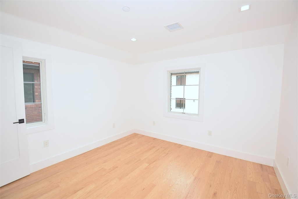 38-36 215st - Photo 10