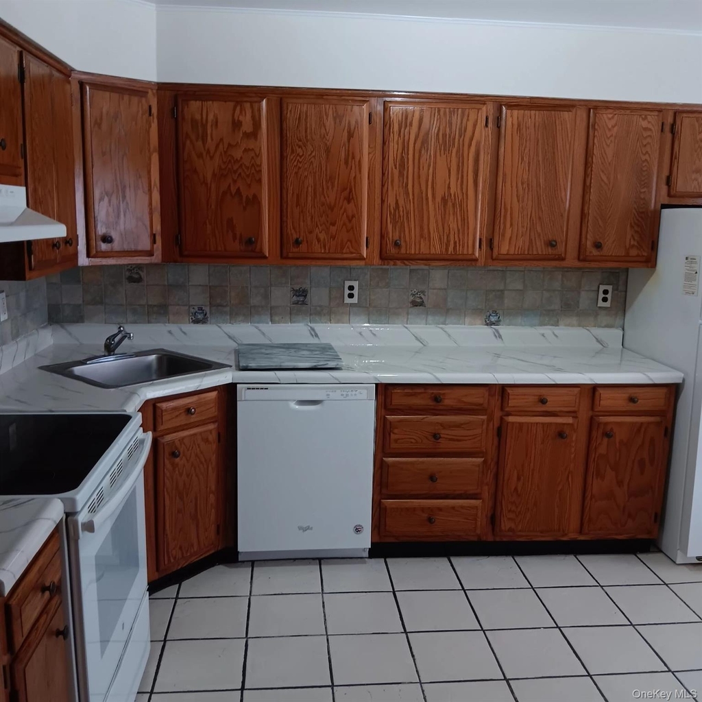 200 Hilton Avenue - Photo 9