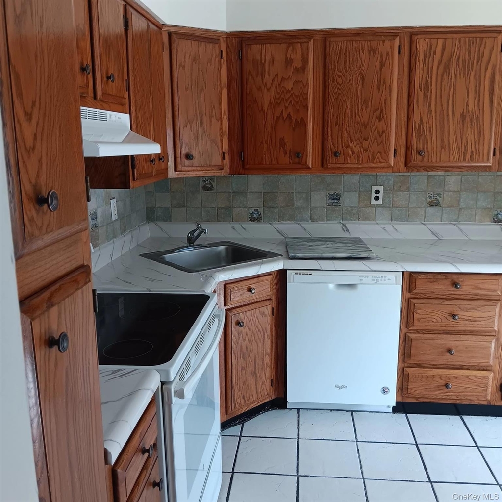 200 Hilton Avenue - Photo 11