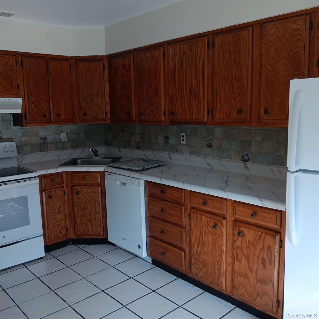 200 Hilton Avenue - Photo 12